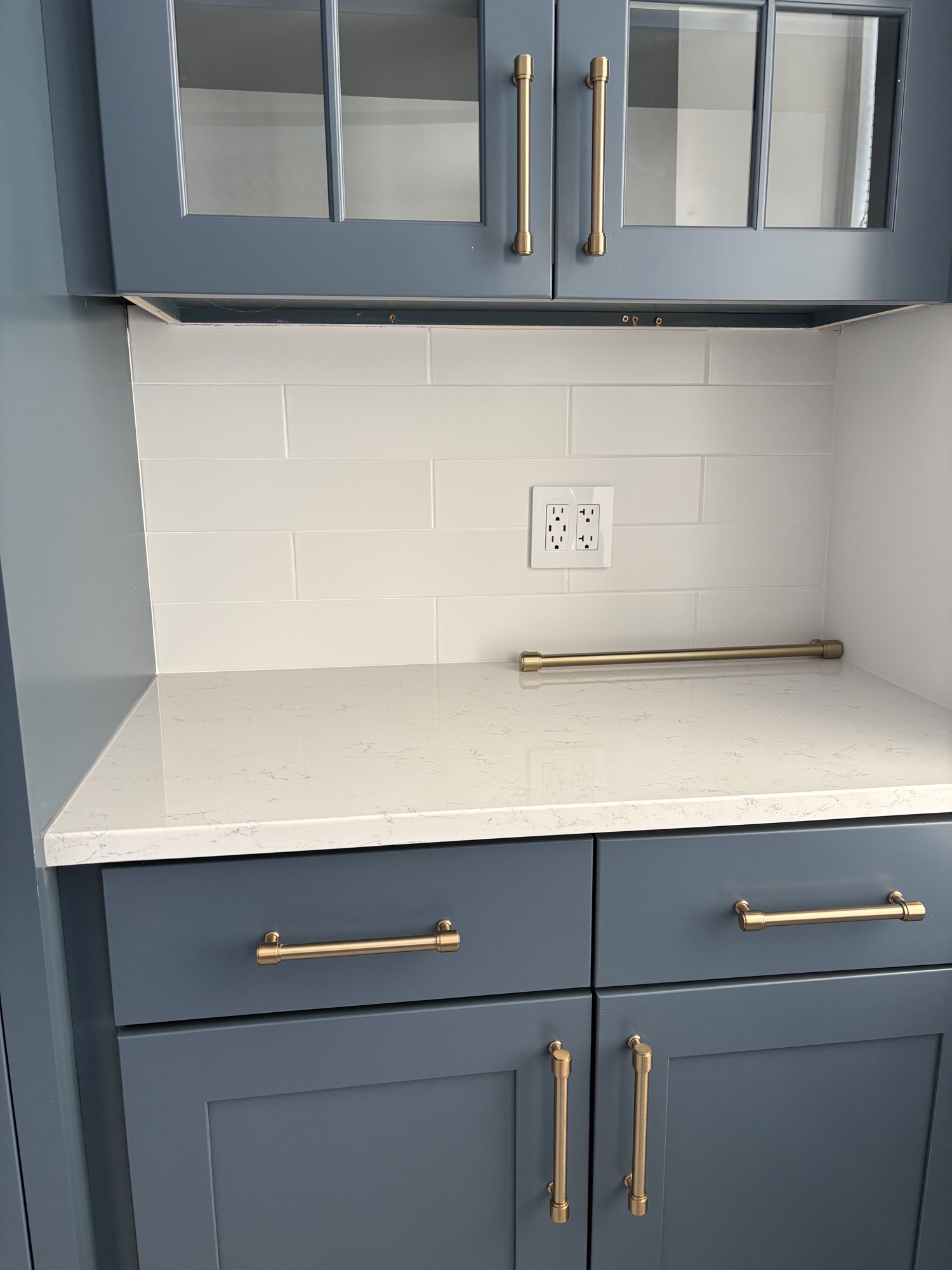 Kitchen desk area with quartz counter